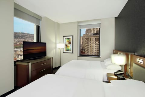 Premium bedding, in-room safe, desk, blackout drapes