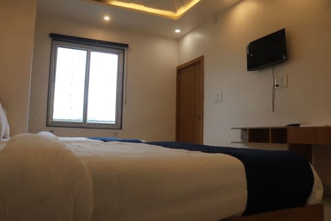 Deluxe Double Room, City View | Desk, WiFi (free)