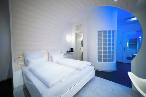 Signature Room, City View | In-room safe, laptop workspace, blackout drapes, soundproofing