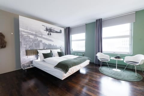 In-room safe, laptop workspace, blackout drapes, soundproofing