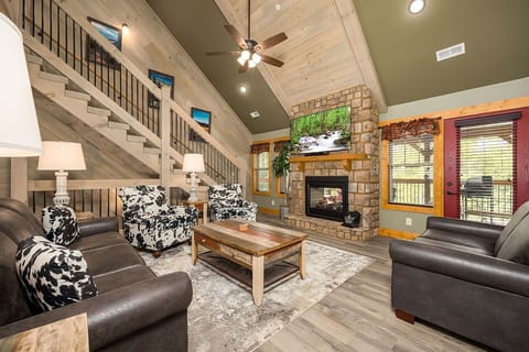 Chalet, Multiple Beds, Pool Access, Mountain View (Starry Starry Night) | Living area