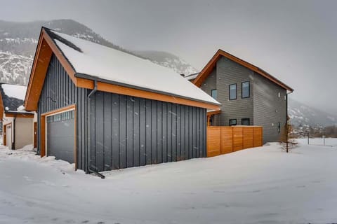 Exterior Photo of Garage