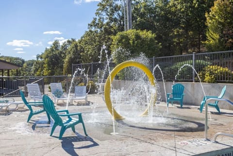 Family-friendly splash area--perfect for kids to play and cool off.