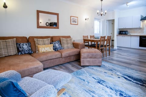 Garden Cottage - 2 Bedroom Cottage - Penally (27315)