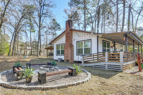 Brookeland Vacation Rental | 2BR | 1.5BA | 900 Sq Ft
