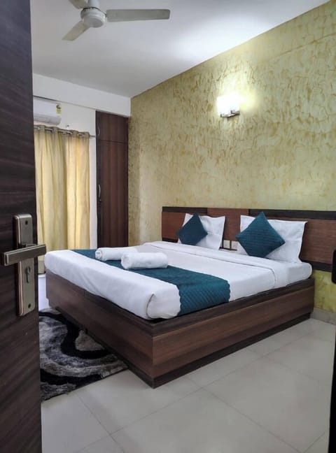 Superior Room | Desk, laptop workspace, iron/ironing board, free WiFi