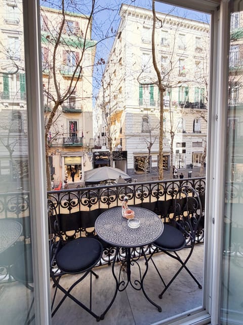 Family Suite, 2 Bedrooms, Balcony, City View | Dining