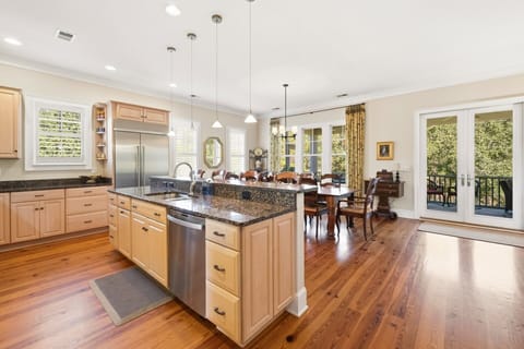 House, 5 Bedrooms | Private kitchen | Coffee/tea maker, fridge, oven, toaster