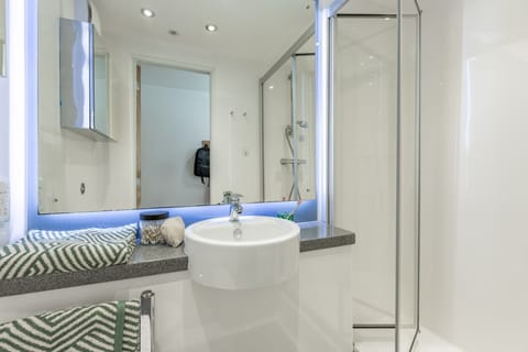 Single Room, Non Smoking | Bathroom