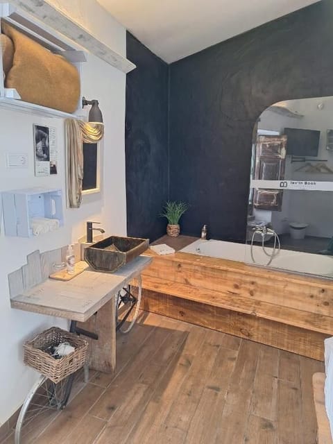 Deluxe Double Room, City View | Bathroom | Hair dryer, towels, soap, shampoo