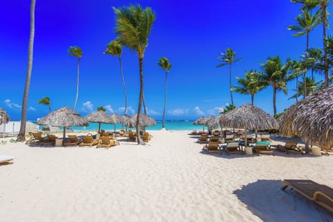 Private beach nearby, white sand, sun loungers, beach towels