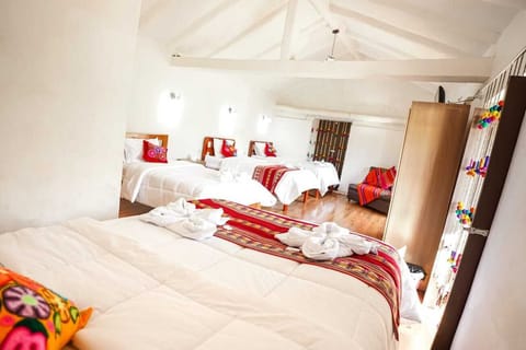 Family Room | Desk, free WiFi