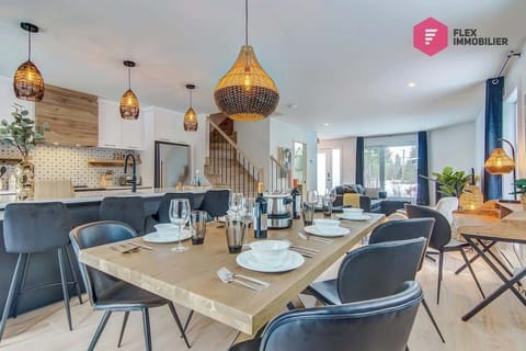 "Magnifique chalet exactement comme la description et les photos. Le matériel est très complet, très pratique pour la famille. Communication efficace et amicale, je recommande 100%"  Xue Han (Montréal)