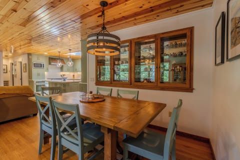 Dining Room - Dining room inside the entryway.
