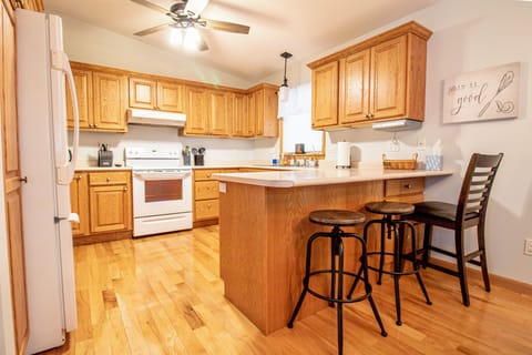 Kitchen Breakfast Bar