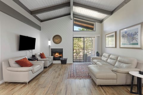 Welcome to Sedona Oak Creek Village Corner View
