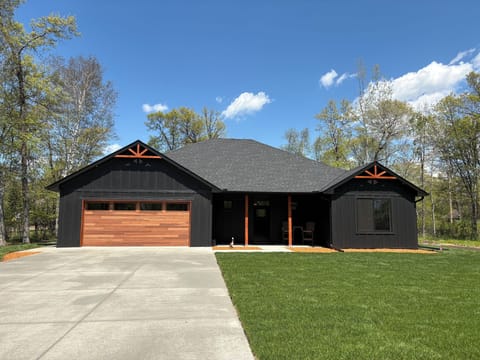 Large front yard, room for 6 cars (or trailers) in the driveway
