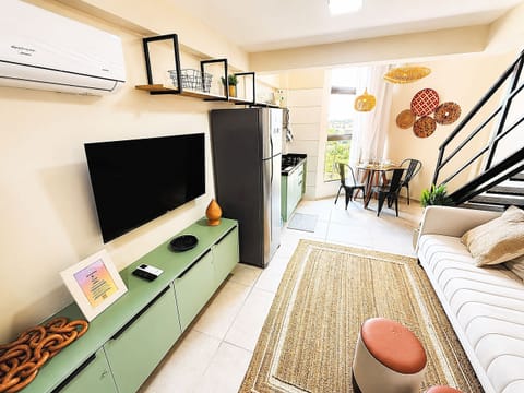 Apartment | Living area | Flat-screen TV