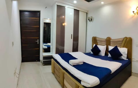 Standard Room | Iron/ironing board, free WiFi