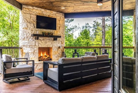 Hochatown Vacation Rental | 3BR | 3BA | 1,676 Sq Ft