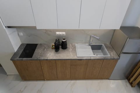 Loft | Private kitchen | Mini-fridge, stovetop, cookware/dishes/utensils