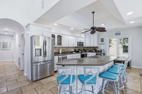 From pancake breakfasts to sunset cocktails, our kitchen has everything you need to cook, laugh, and savor the moment. 