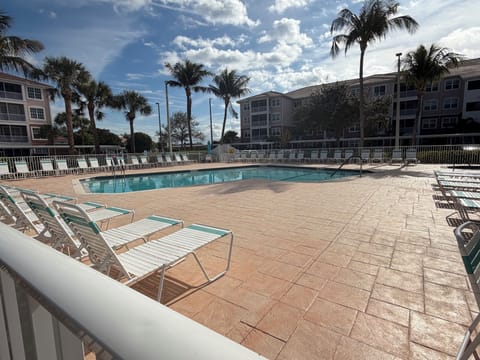 Lay in the sun and enjoy the heated pool and spa year round in sunny Florida!