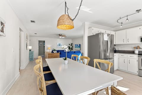 House, Multiple Beds, Patio, Garden View (21811 Dolphin Ave) | Interior