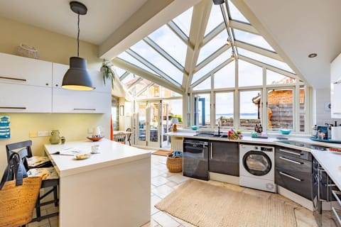 House | 4 bedrooms, Internet