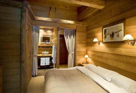 Double or Twin Room, Balcony, Mountain View | In-room safe, individually decorated, desk, free WiFi