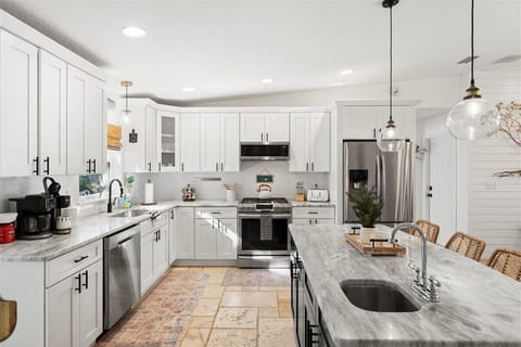 Spacious, modern kitchen 