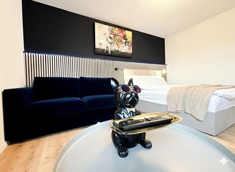 Bedroom with a 160 cm wide bed and extendable couch/bed with 140 cm mattress