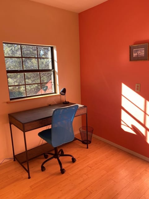 Sunny office space to catch up on emails