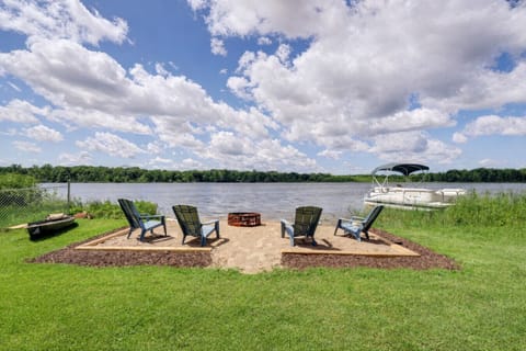 Waterfront Seating Area | Fire Pit & Relaxing Lakefront