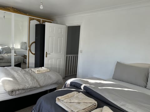 4 bedrooms, iron/ironing board, free WiFi, bed sheets