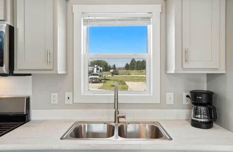 Image picker DD689345 AD78 4AD0 A178 9E76A30BA863 22122 00000EF522606A77