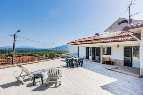 Casa da Leira with Garden, Garage, Barbecue & Mountain Views