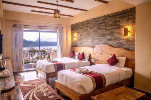 Deluxe Twin Room | Desk, laptop workspace, free WiFi