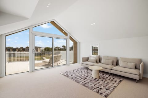 Bright and spacious living area 