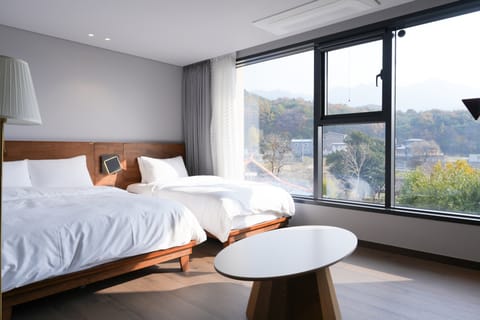 Premium Twin Room, Mountain View | Premium bedding, down comforters, in-room safe, desk