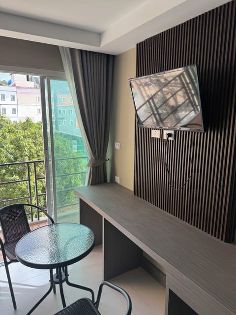 Deluxe Double Room, City View | Interior