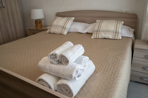 Comfort Room | Desk, laptop workspace, blackout drapes, soundproofing