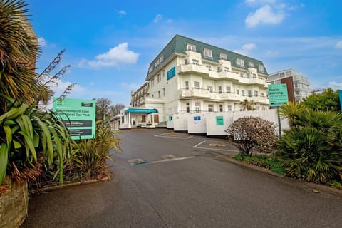 Hotel Exterior [summer]