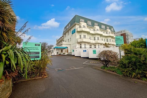 Hotel Exterior [summer]