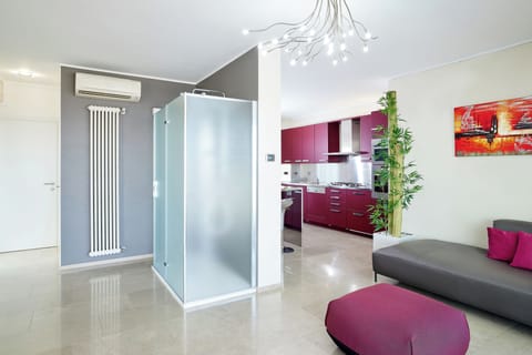 Apartment, Hot Tub, Lake View | Interior