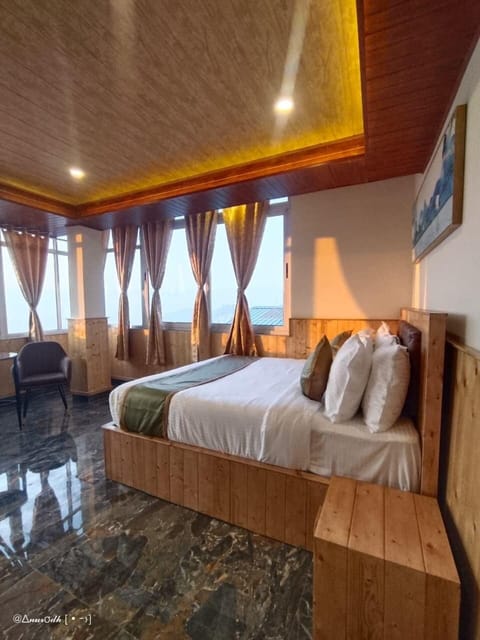 Quadruple Room, Mountain View | Memory foam beds, laptop workspace, free WiFi, bed sheets