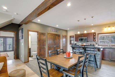 House (4 Bedrooms) | Interior