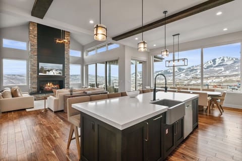 House, 5 Bedrooms | Interior