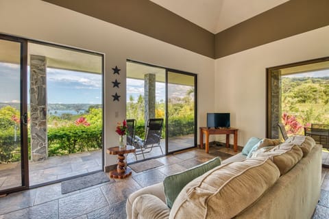 Stunning views of the lake and the jungle and flora and fauna from every space.