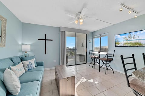 Living/Dining Area